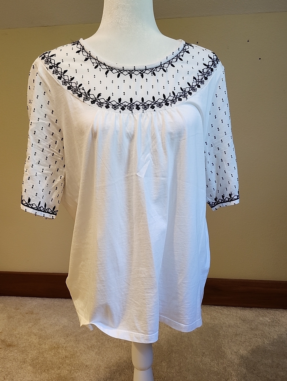 Chico's White Women's Embroidered Puff Sleeve Top